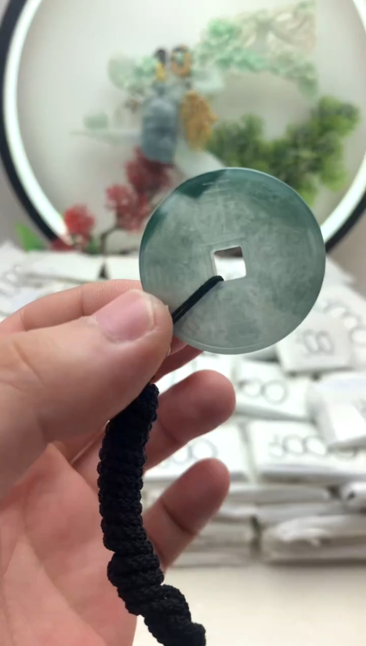 颈饰未镶嵌翡翠山鬼