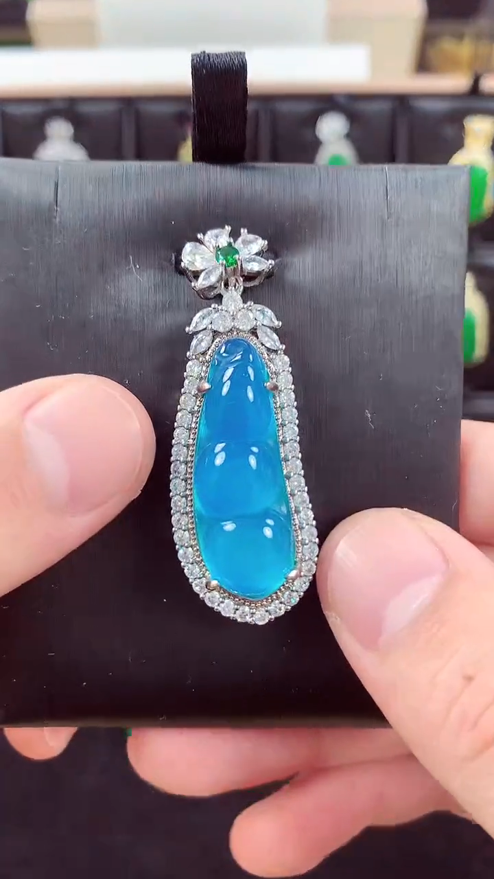 【闪购商品】玛瑙/玉髓吊坠(赠链)未镶嵌蓝色四季豆