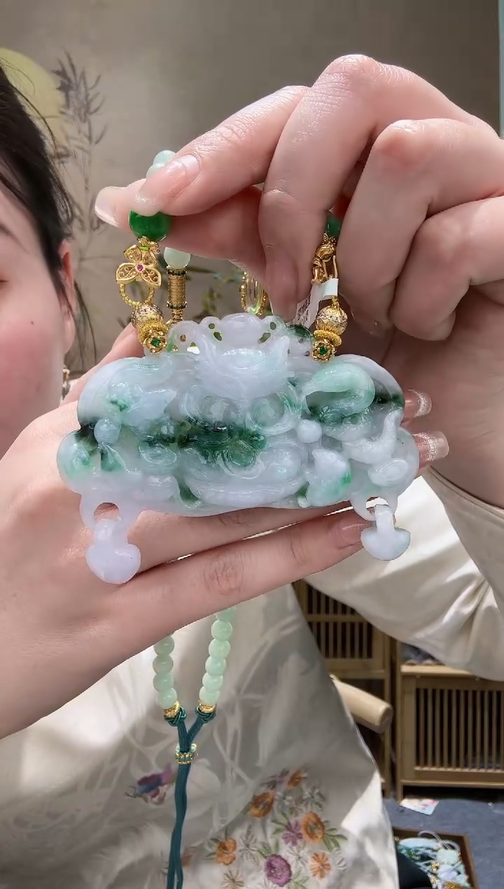 【闪购商品】翡翠颈饰未镶嵌吊坠