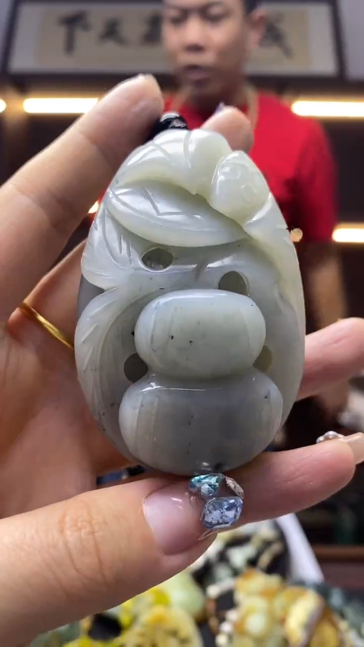 未镶嵌岫玉挂件  