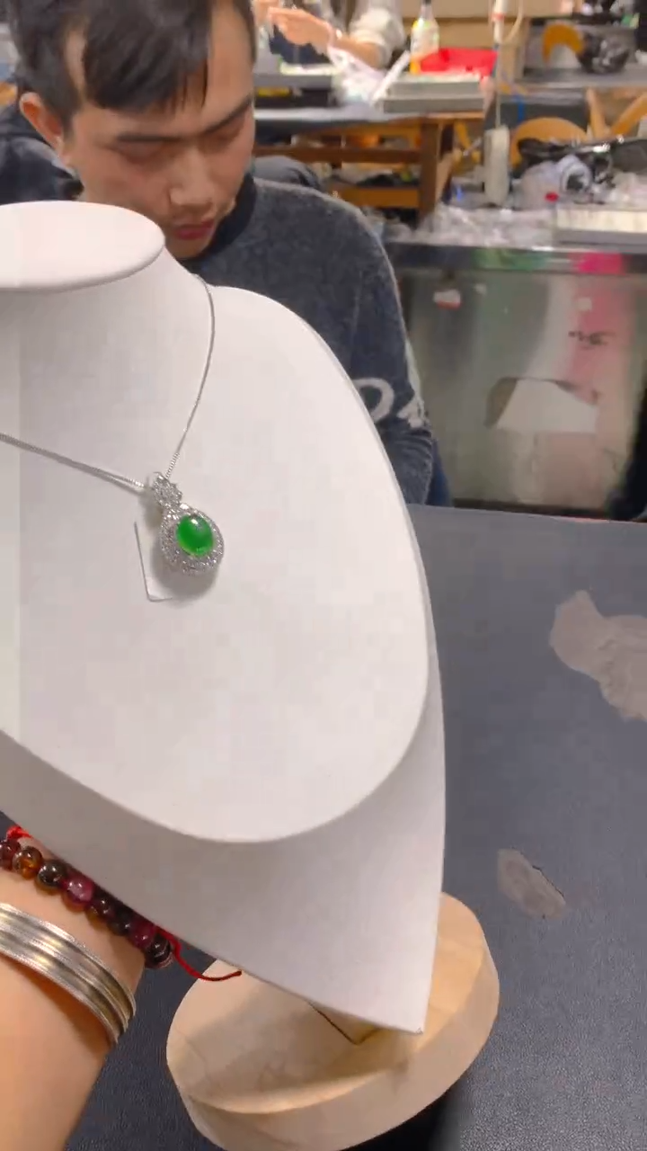 【闪购商品】翡翠吊坠(赠链)未镶嵌0447933416/多样性发一
