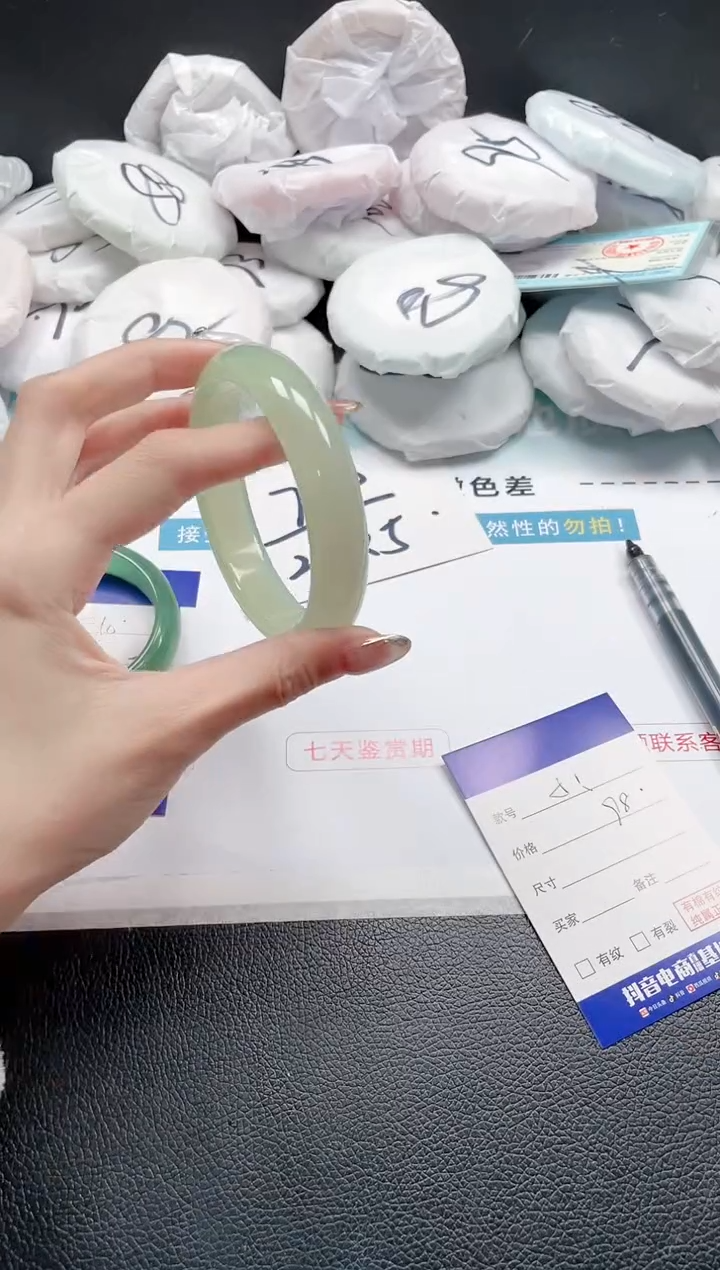 【闪购商品】石英质玉手镯未镶嵌22J51-62