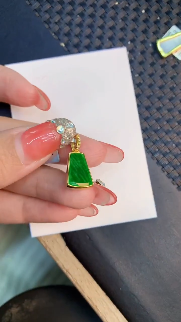 颈饰未镶嵌翡翠1
