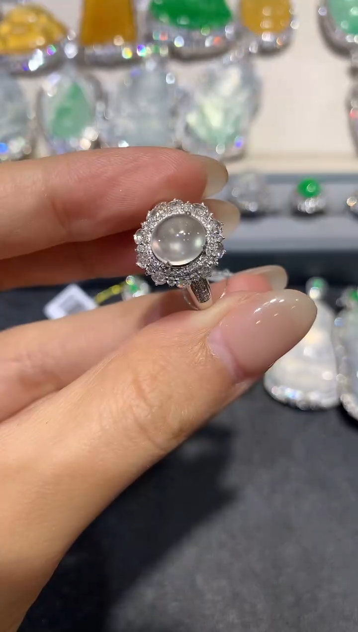 【闪购商品】翡翠戒指18K金镶嵌q511    