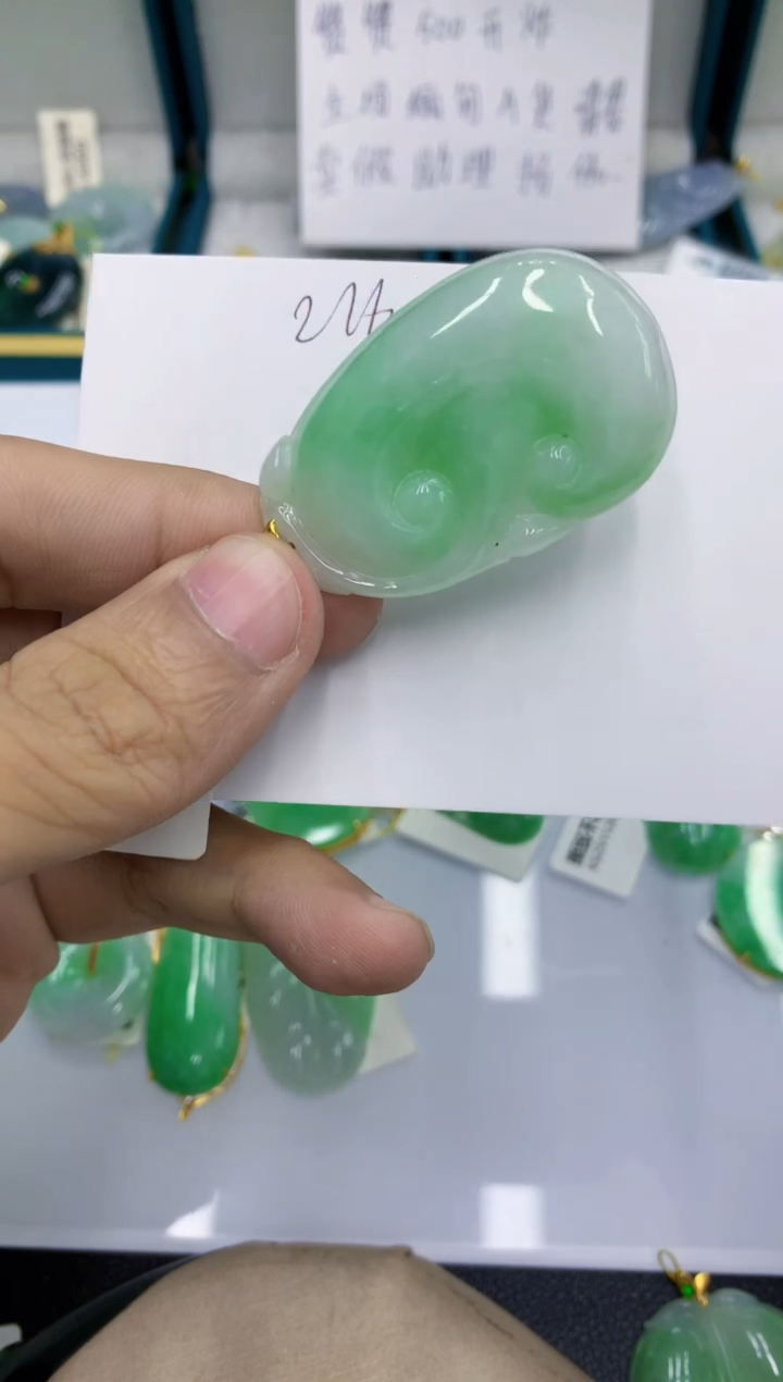 颈饰18K金镶嵌翡翠翡翠