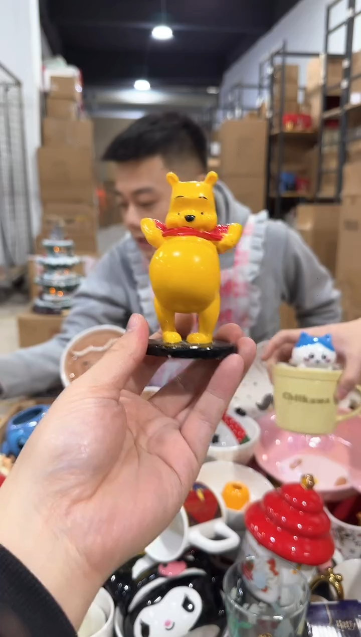 瓷片大肚子维尼小摆件 