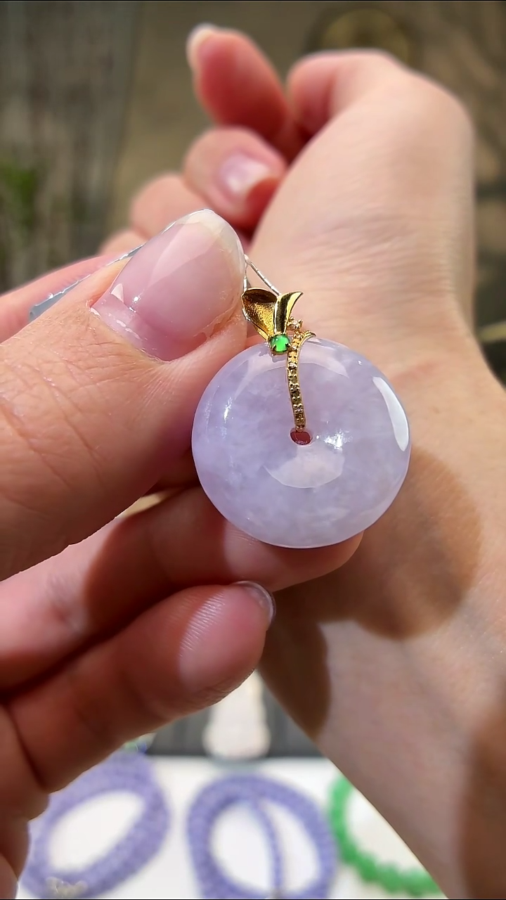 颈饰18K金镶嵌翡翠平安扣