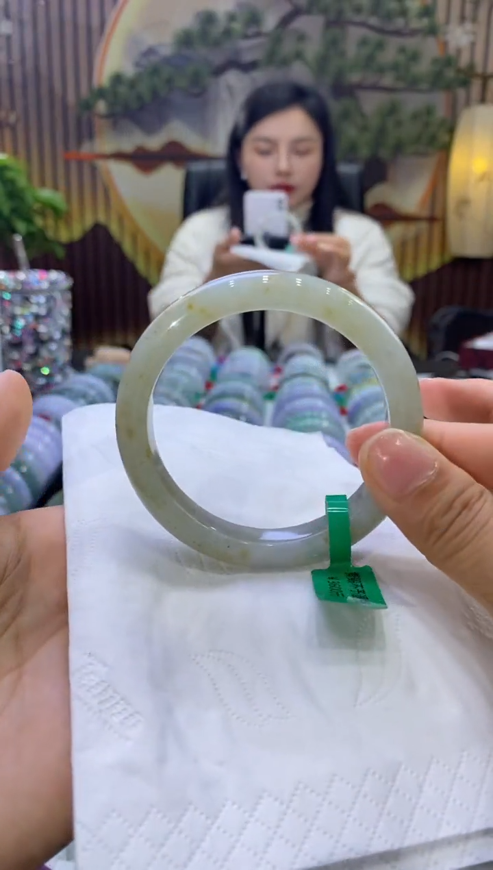 【闪购商品】翡翠手镯未镶嵌多人05568