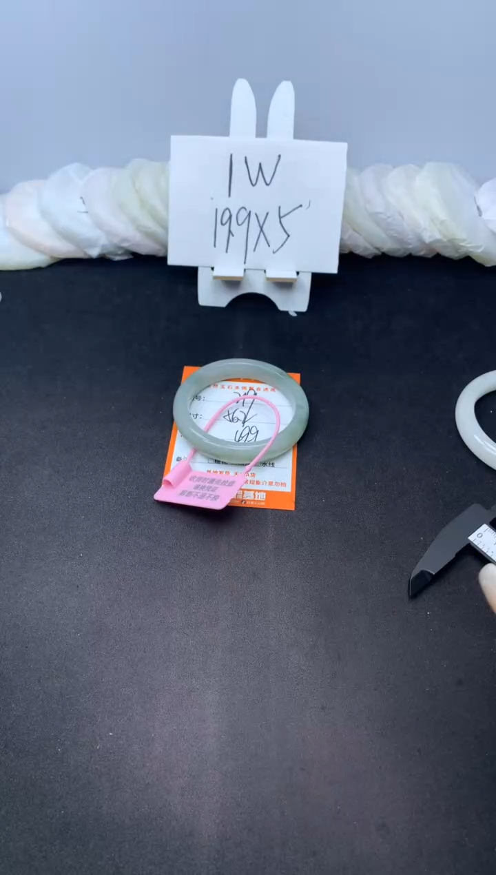 【闪购商品】石英质玉手镯未镶嵌219---56.2