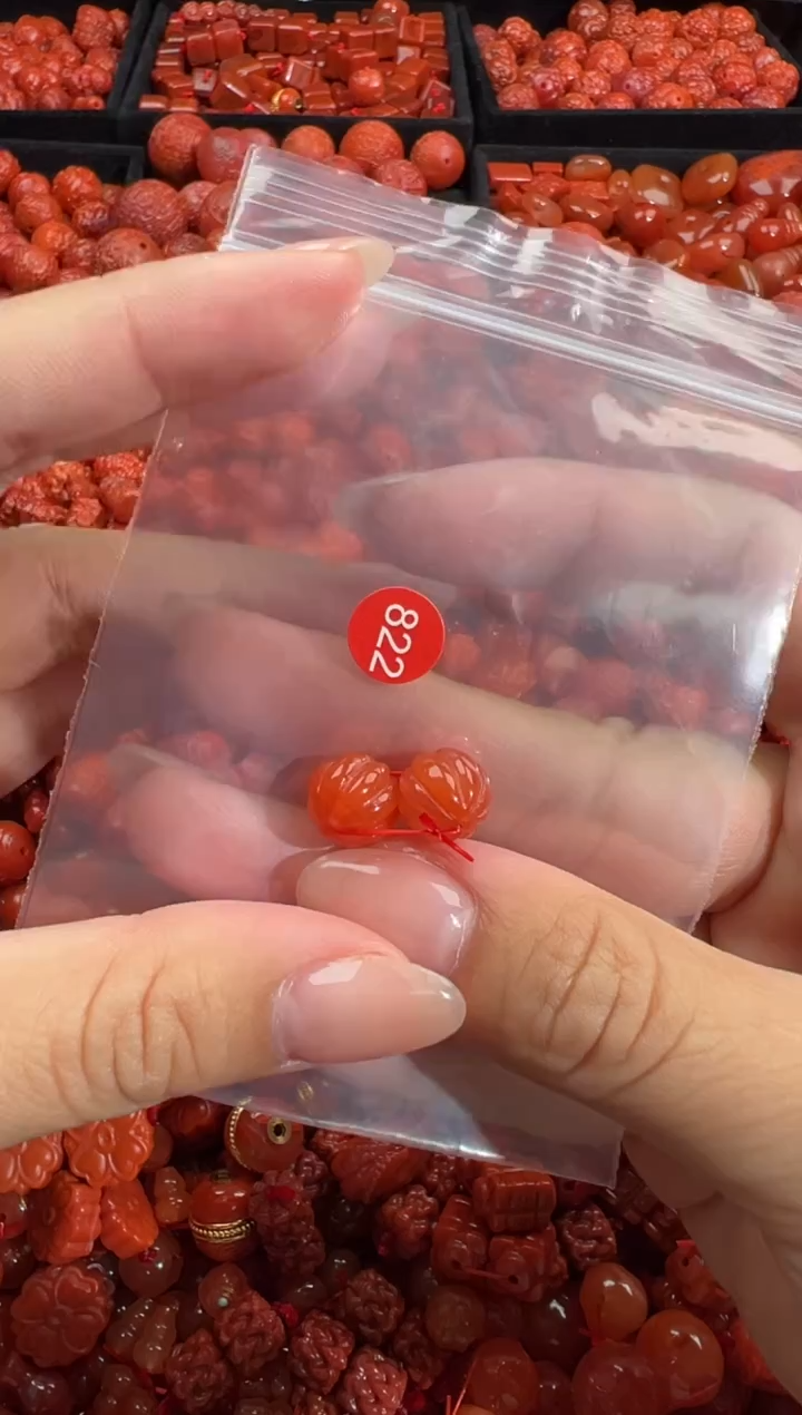 南红玛瑙未镶嵌颈饰1