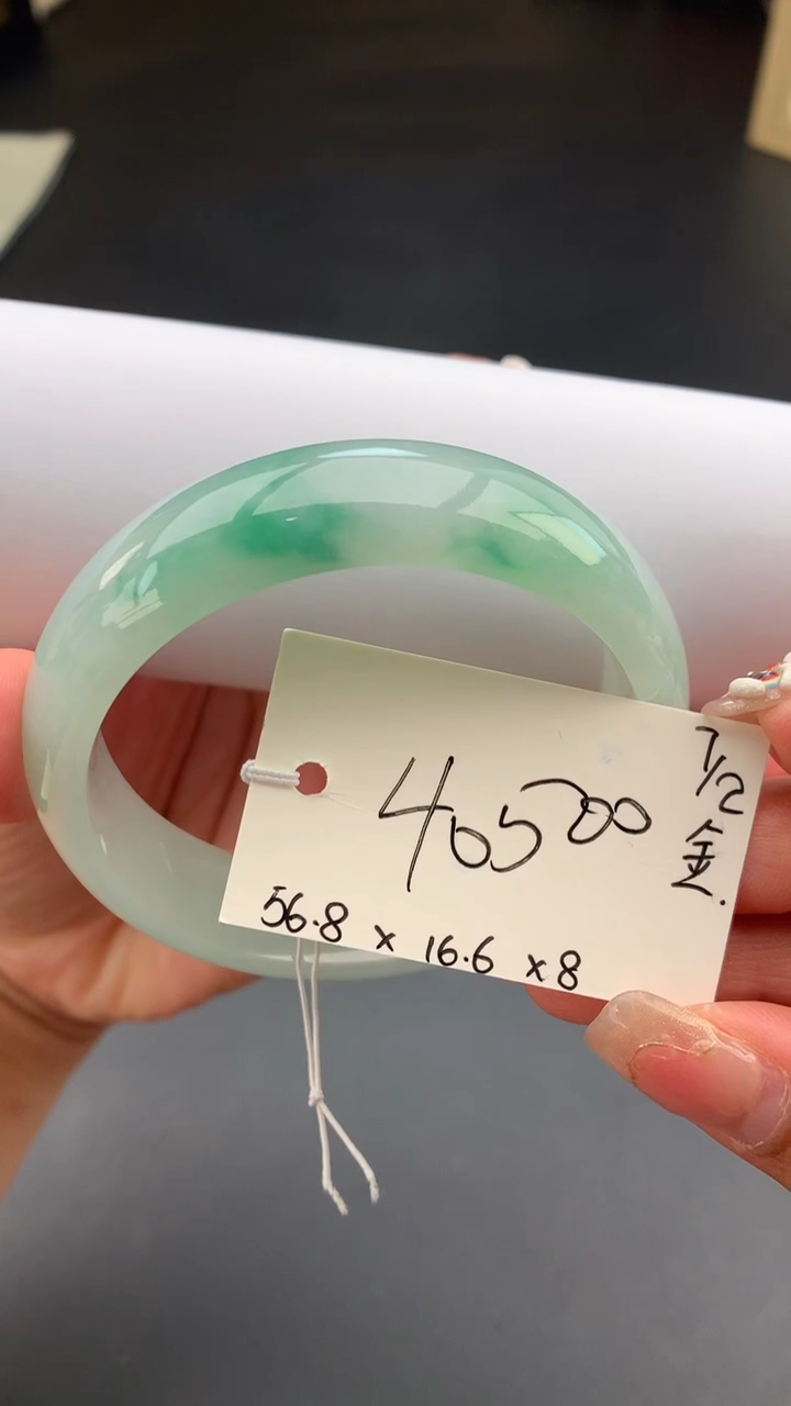 【闪购商品】翡翠手镯未镶嵌 #情人节#送礼，下单联系客服核对地址~