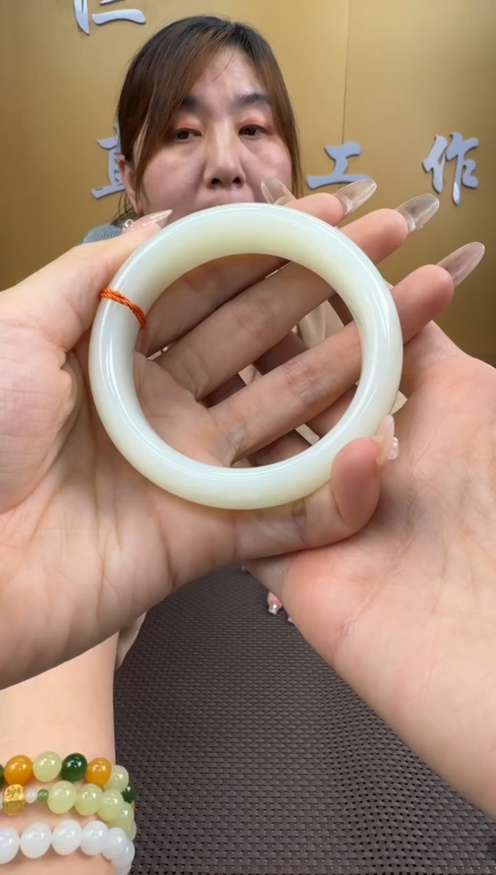 【闪购商品】和田玉手镯未镶嵌58