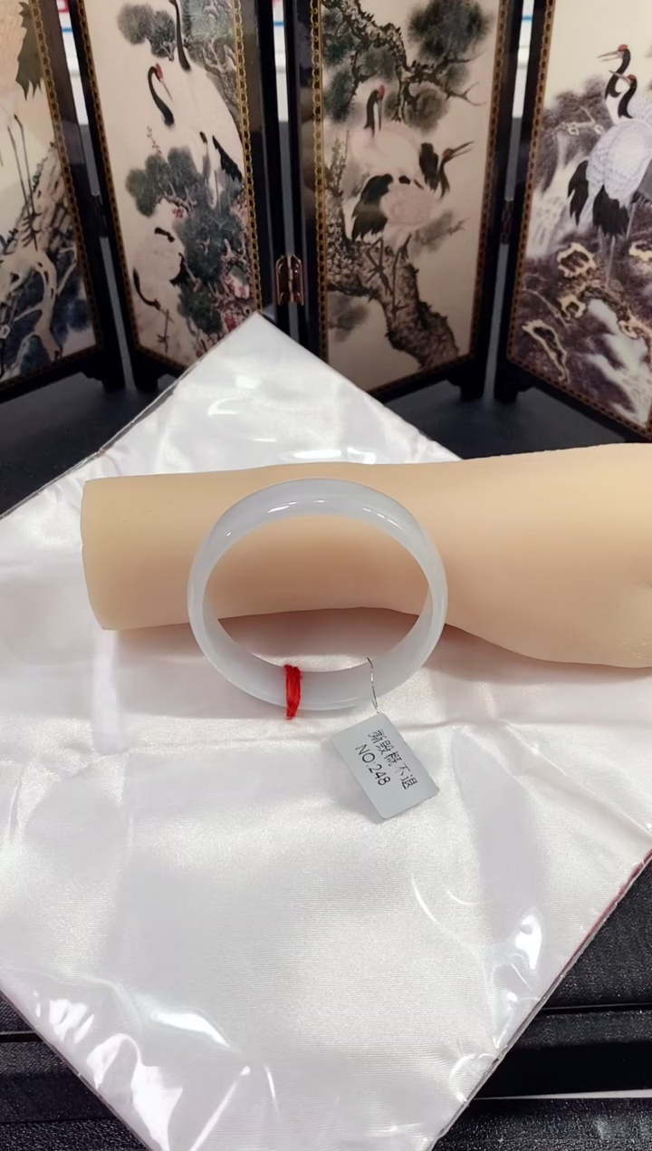 未镶嵌手镯翡翠手镯
