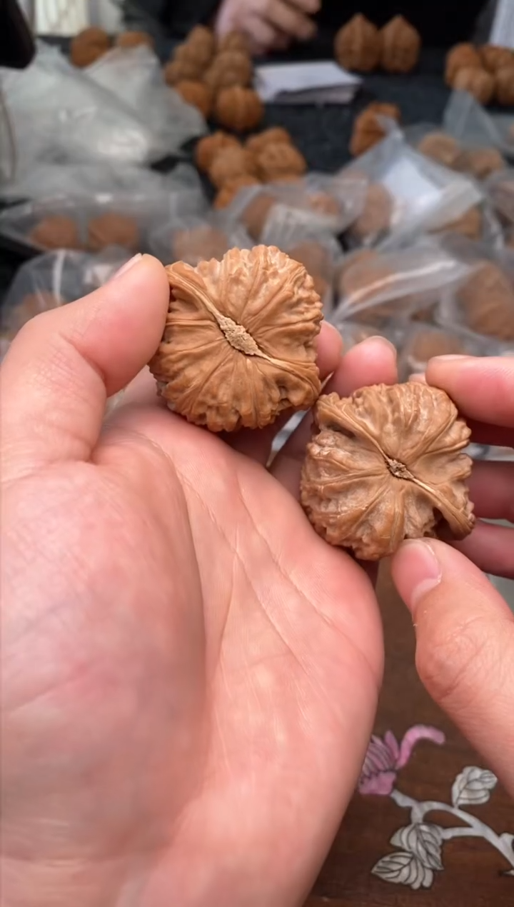 【闪购商品】文玩核桃吊坠G84号44尺白狮子