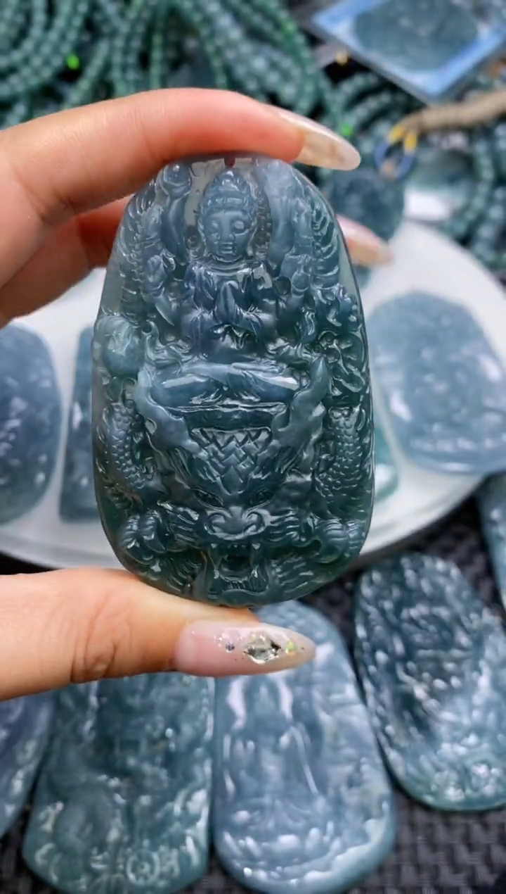 【闪购商品】翡翠颈饰未镶嵌          