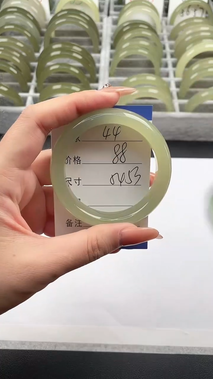 未镶嵌手镯石英质玉葡萄肉