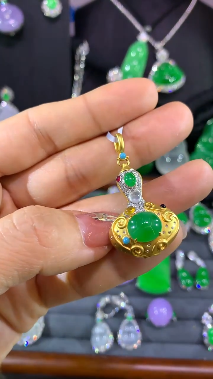 吊坠(不含链)18K金镶嵌翡翠吊坠