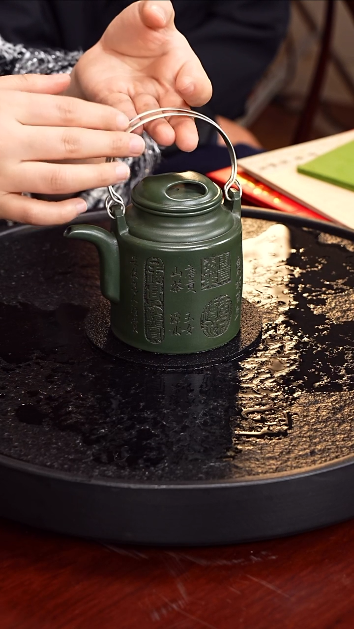 茶壶紫砂顾海荣 牛盖洋桶84 绿泥 380毫升 范曾