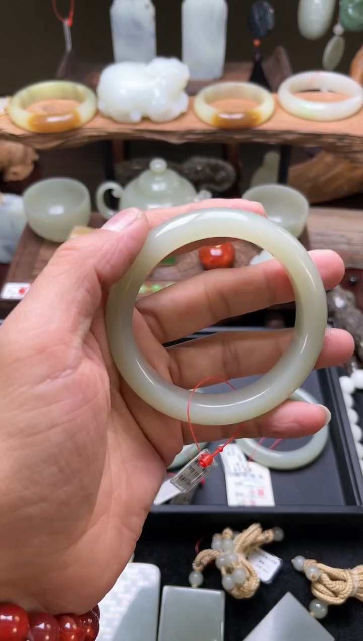 【闪购商品】和田玉手镯未镶嵌且末青白 60圈 31318