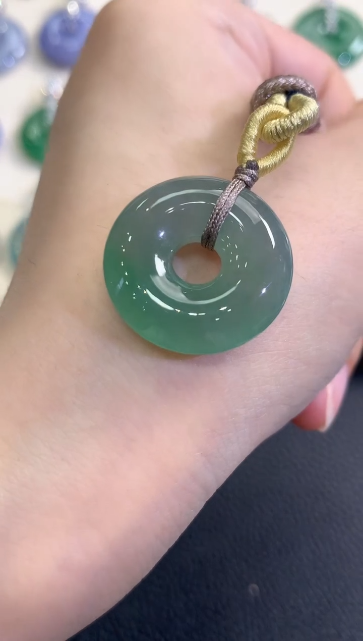 吊坠(不含链)18K金镶嵌翡翠春日珠宝 B40  