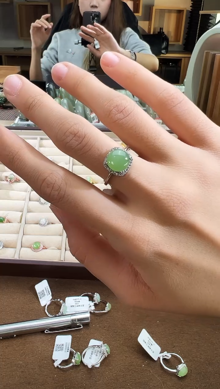 未镶嵌戒指和田玉黑羊洞戒指