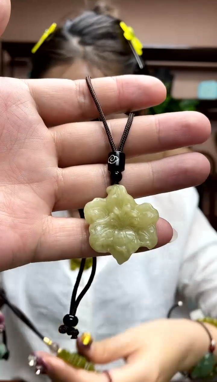 岫玉未镶嵌吊坠·