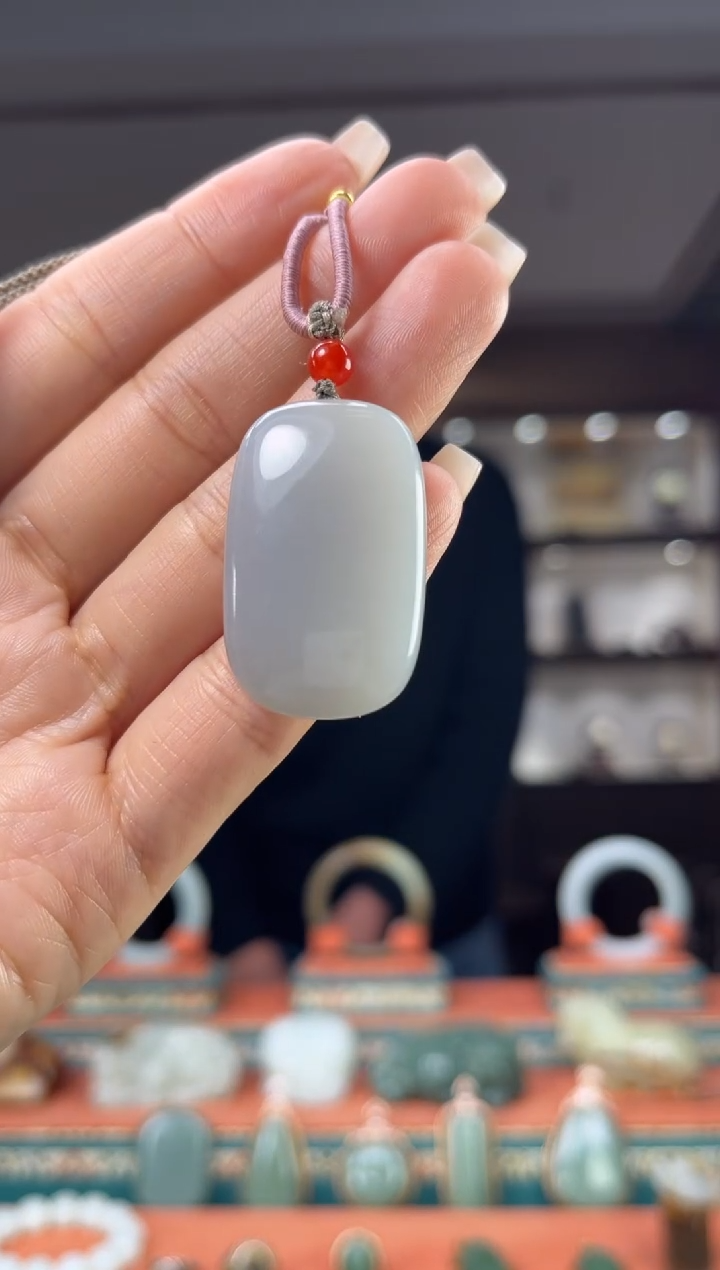 颈饰未镶嵌和田玉佩佩