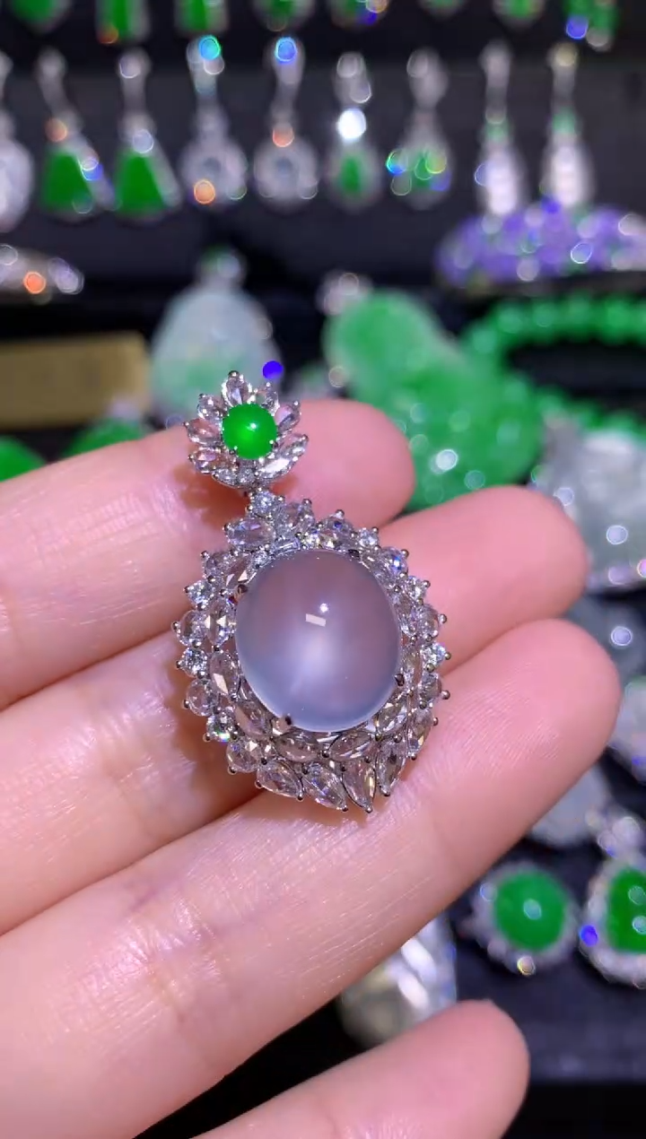 【闪购商品】翡翠颈饰18K金镶嵌玻璃种大蛋面不封底