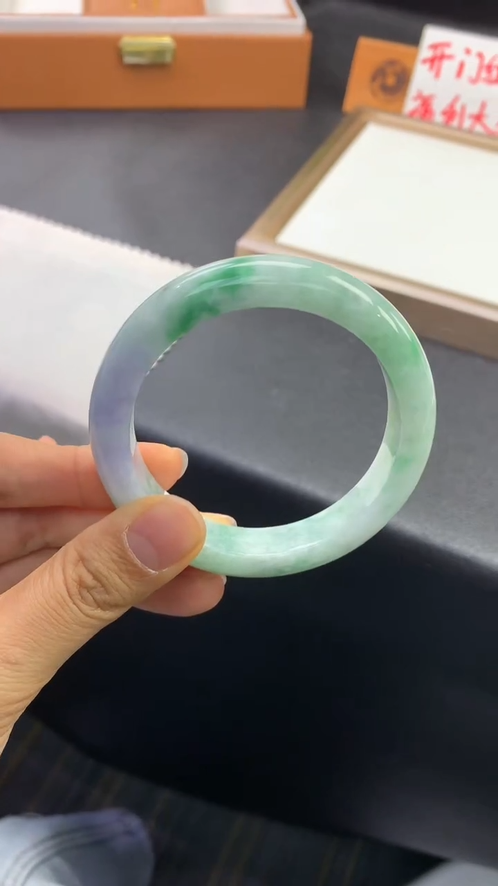 未镶嵌手镯翡翠退货需手镯吊牌标签完好 55.5