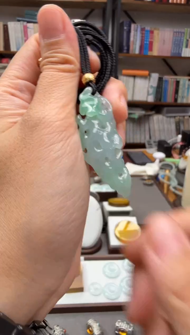 翡翠未镶嵌颈饰J***s太湖石