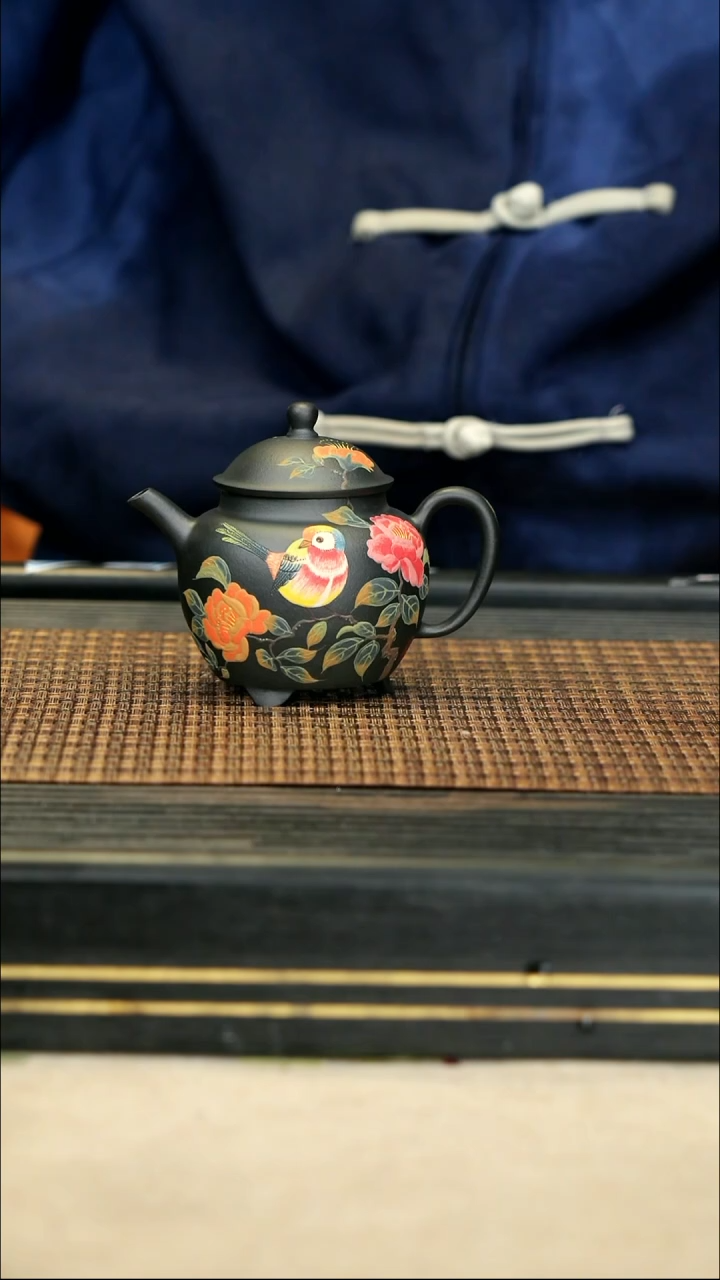 【闪购商品】紫砂茶壶58三足 君子兰