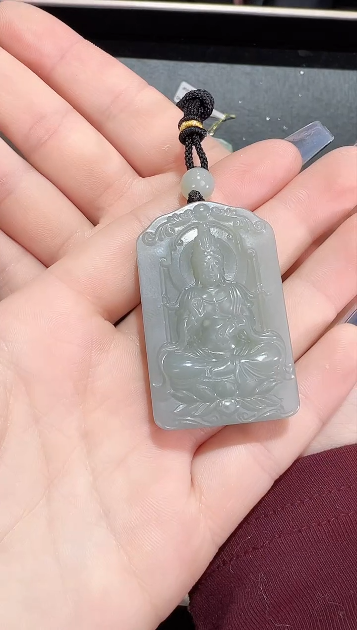 【闪购商品】和田玉吊坠(赠链)未镶嵌且末料青白玉观音