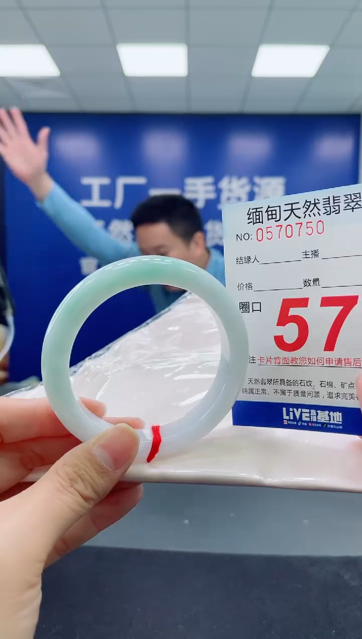 未镶嵌手镯翡翠天然翡翠手镯
