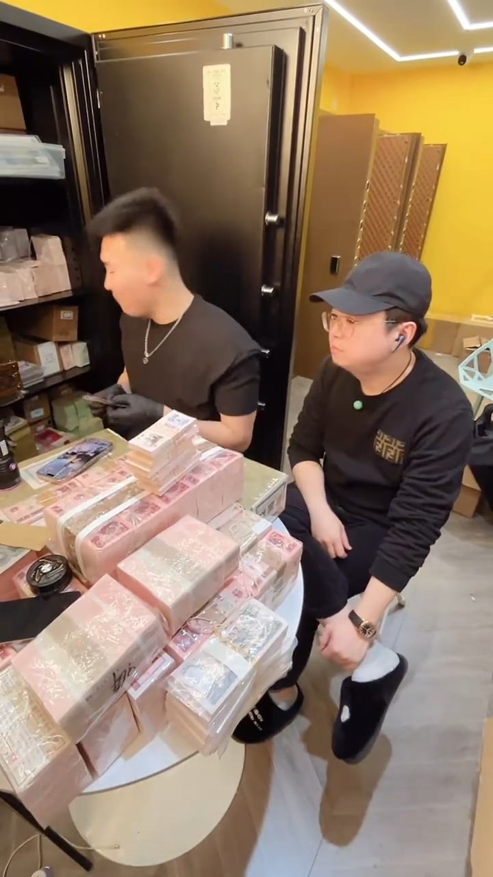 【闪购商品】带评级鉴定-捆拆太极红二凸标十无4