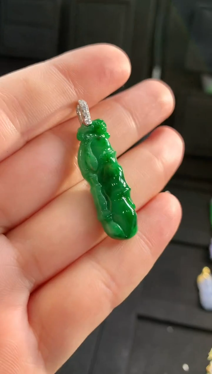 【闪购商品】翡翠颈饰18K金镶嵌吊坠