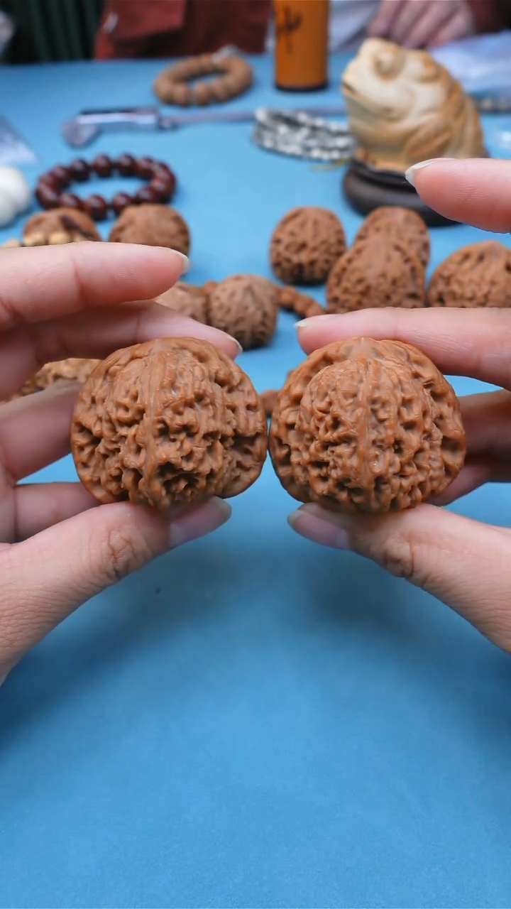 【闪购商品】文玩核桃把件z9936 42mm左右球南疆石 1对