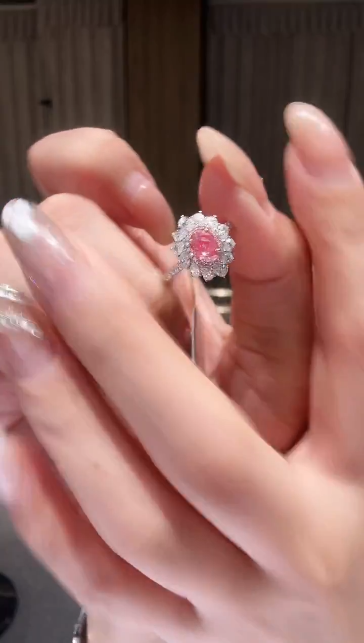 18K金镶嵌戒指钻石AW0046