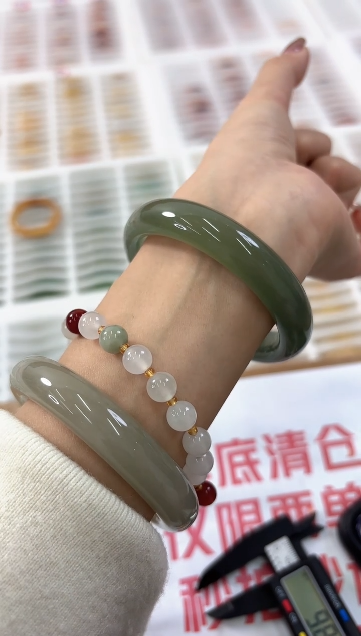 未镶嵌手镯石英质玉41-58D