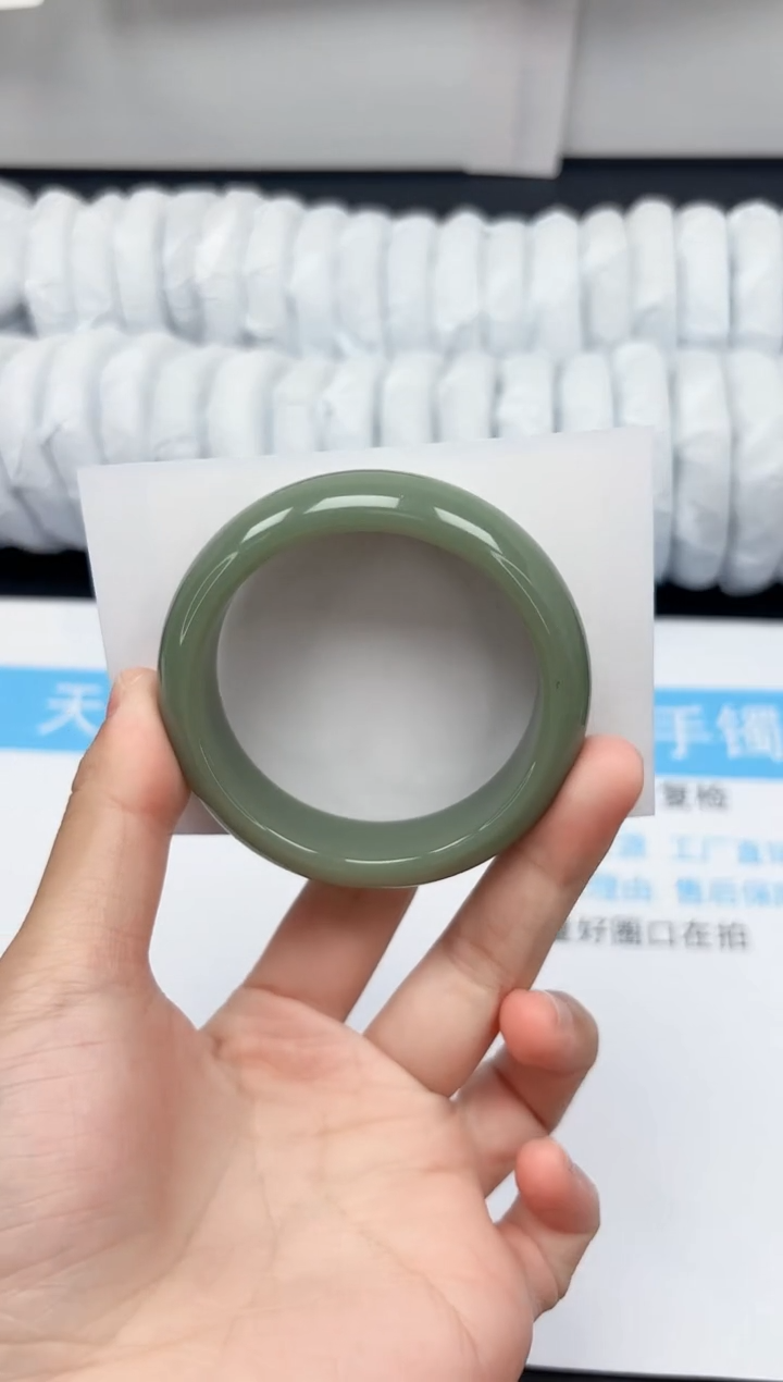 【闪购商品】石英质玉手镯未镶嵌139-53.3