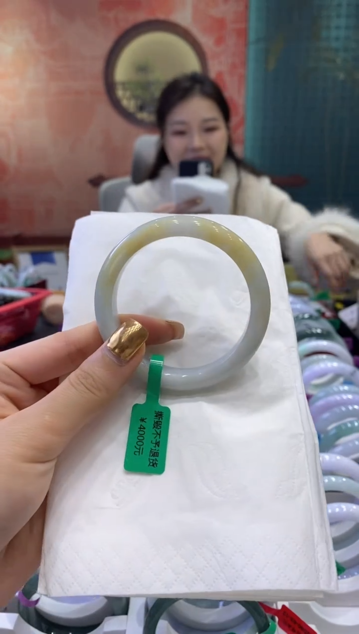 【闪购商品】翡翠手镯未镶嵌多人02526