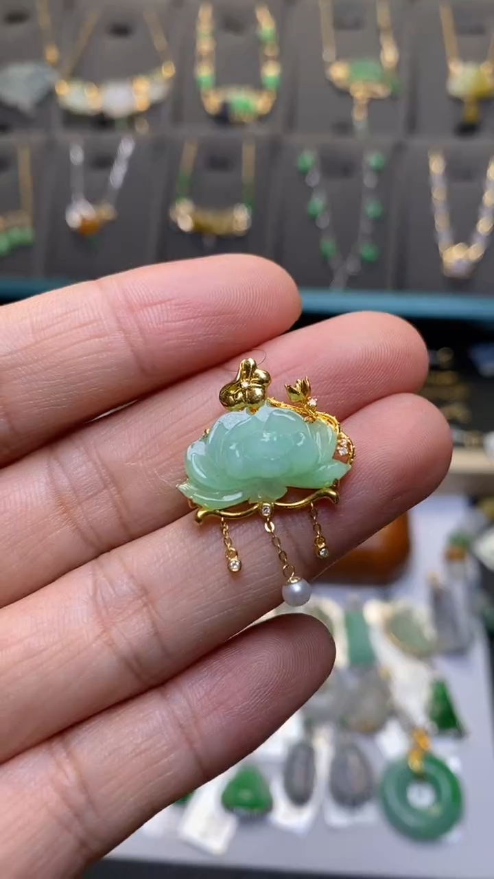 颈饰18K金镶嵌翡翠净货34466