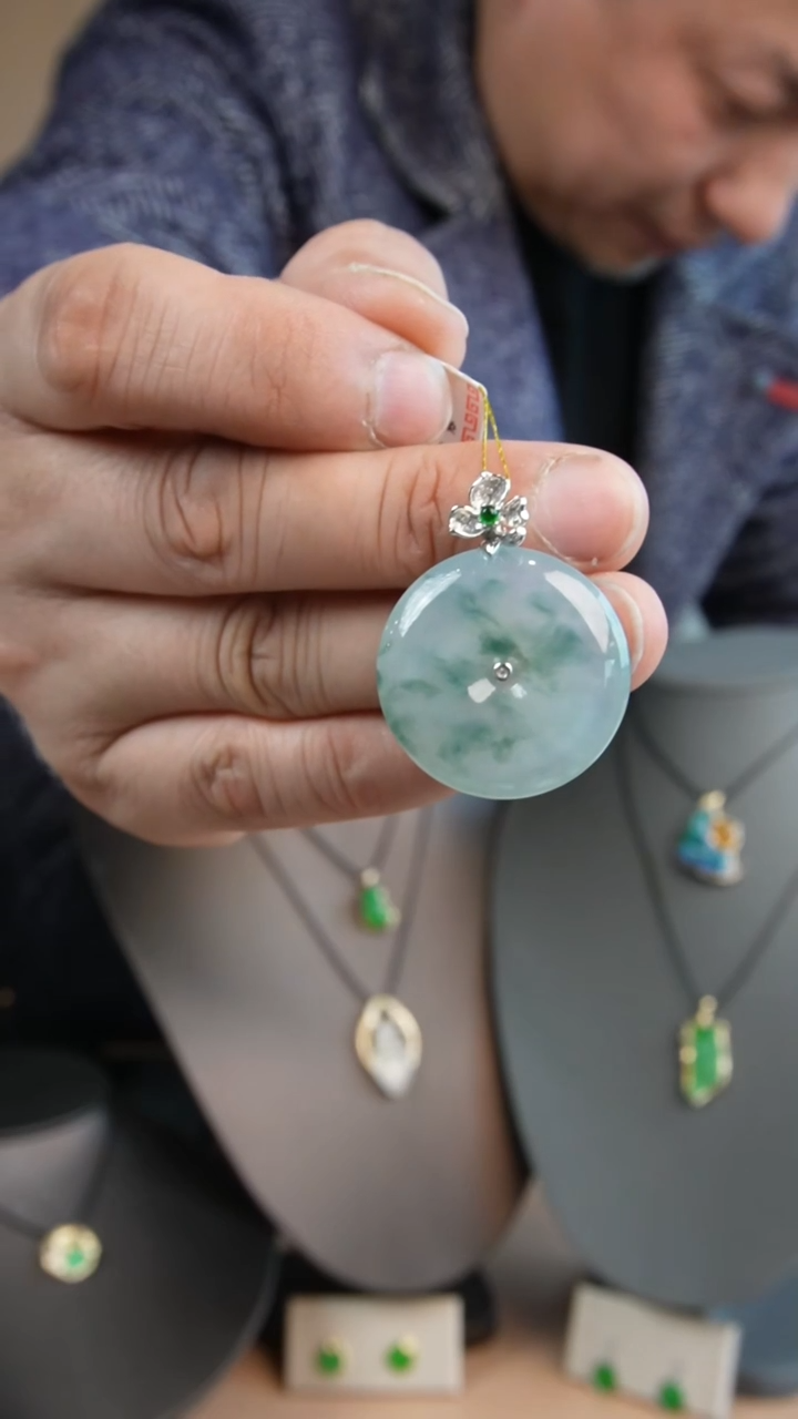 【闪购商品】翡翠颈饰18K金镶嵌天然缅甸翡翠吊坠