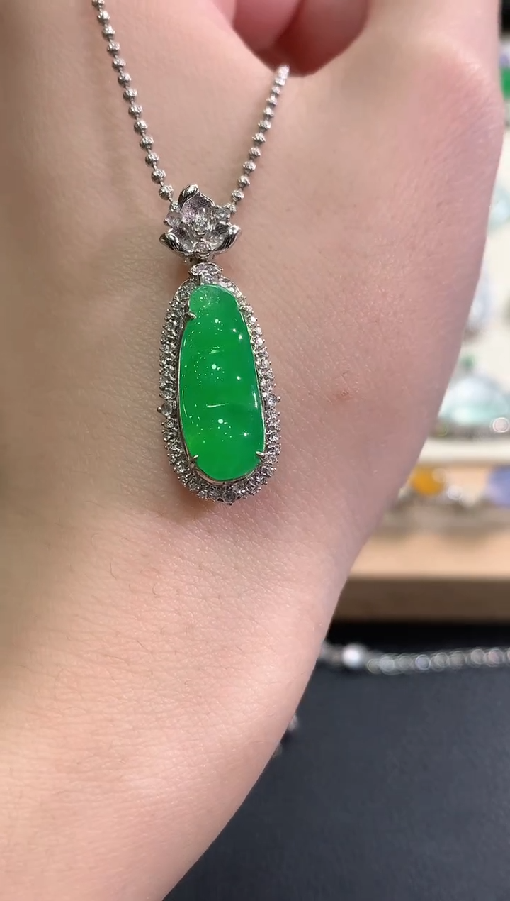 吊坠(不含链)18K金镶嵌翡翠冬日珠宝Q100