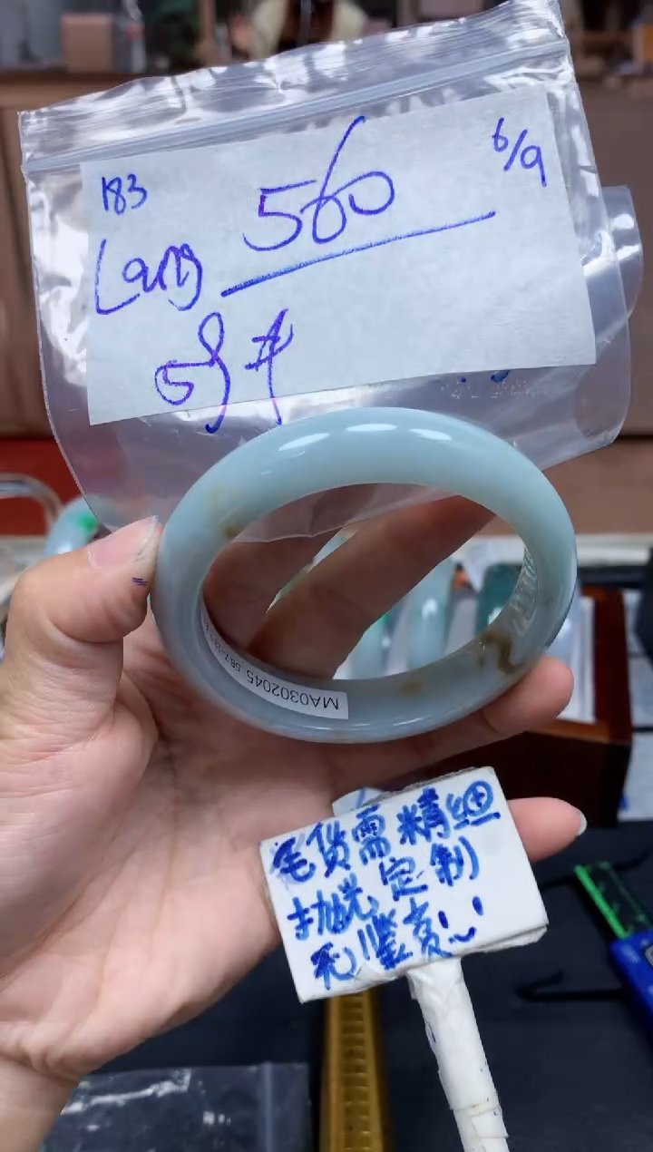 未镶嵌定制翡翠L****i183毛货需精细抛光手镯拍一发一