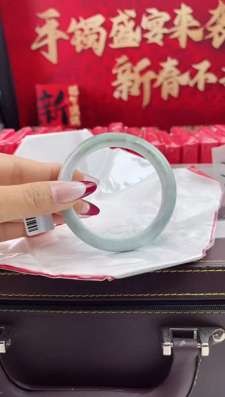 【闪购商品】翡翠手镯未镶嵌12翡翠手镯（微瑕）