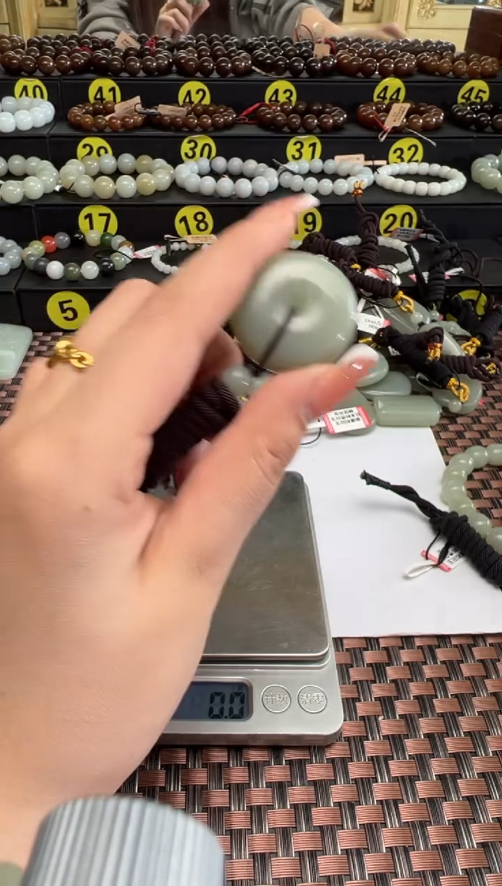 【闪购商品】和田玉吊坠(赠链)未镶嵌且末料青白玉平安扣