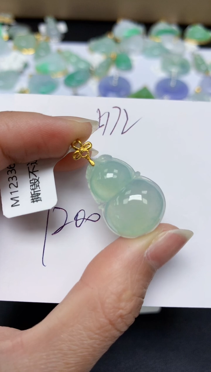 翡翠18K金镶嵌颈饰 天然翡翠A货