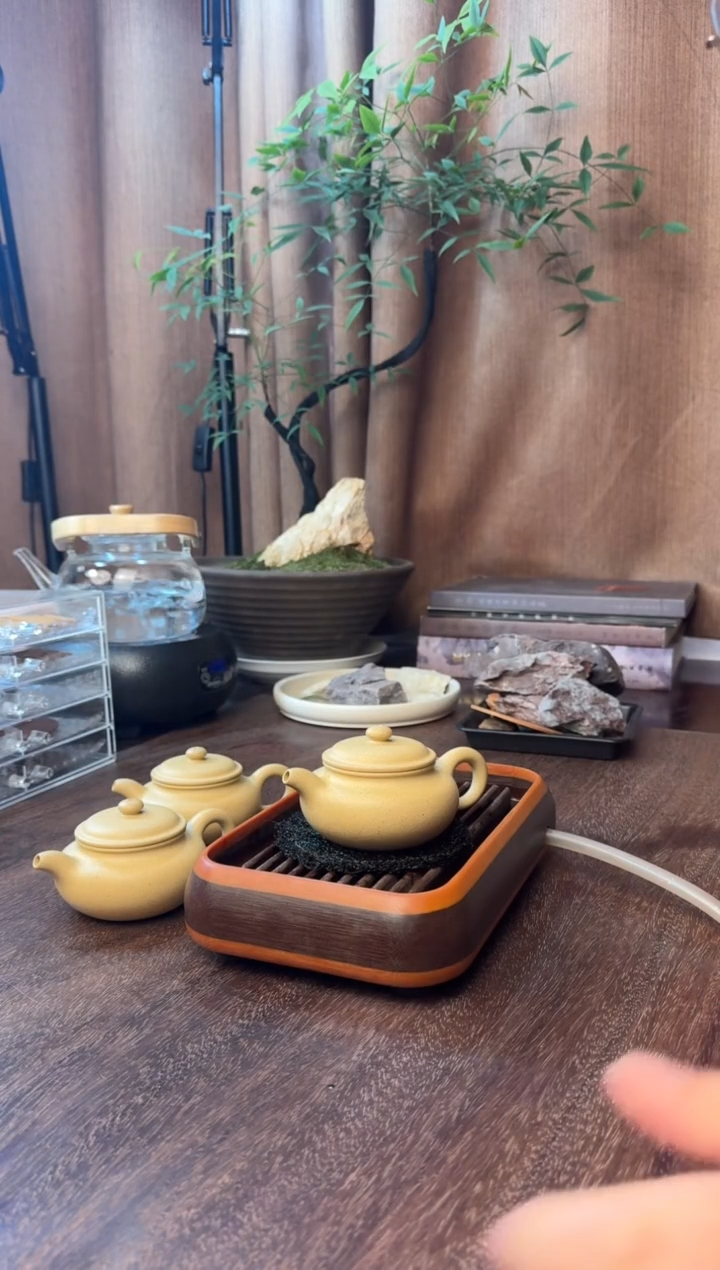 茶壶紫砂景舟仿古-半手精工-本山绿泥-轻微封釉-容量：150CC