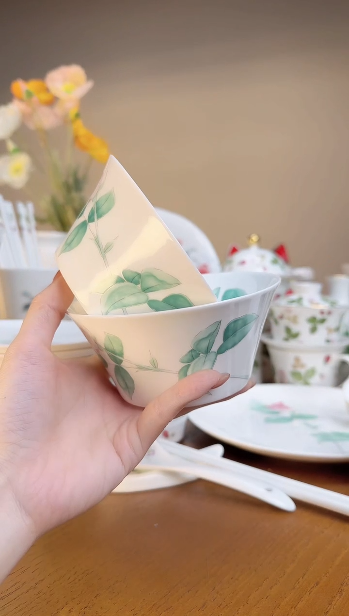 【闪购商品】 玫瑰高骨瓷米碗2个