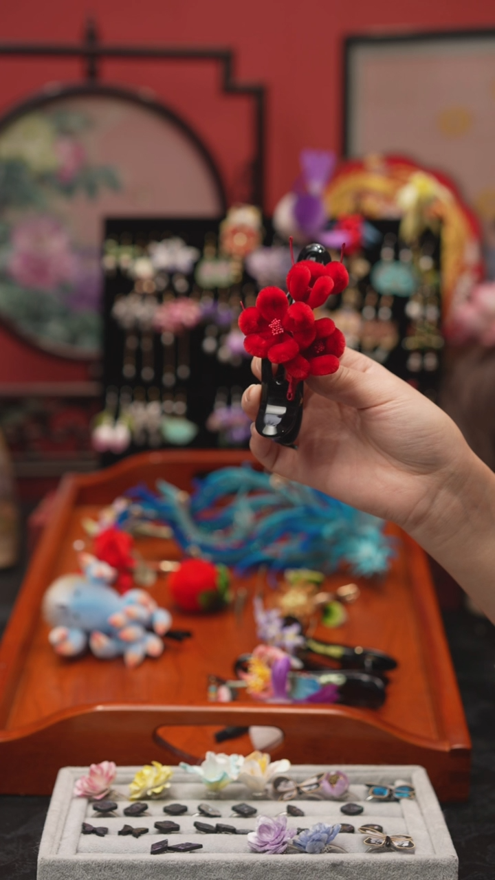 刺绣F***。非遗绒花手工饰品